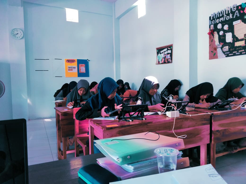 pembelajaran siswi smp hamalatul qur an 